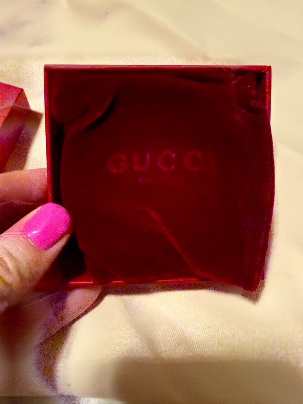 Gucci Red Box with Gold Logo - Picture 2 of 5